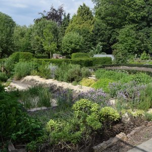 Biologische nuts- en kringlooptuin gemeente Brecht