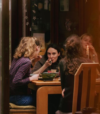 Aan tafel - foto Nele Dierick