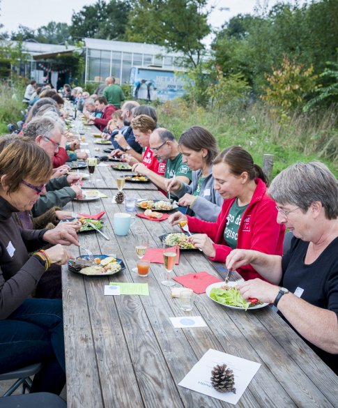 Vrijwilligers aan tafel